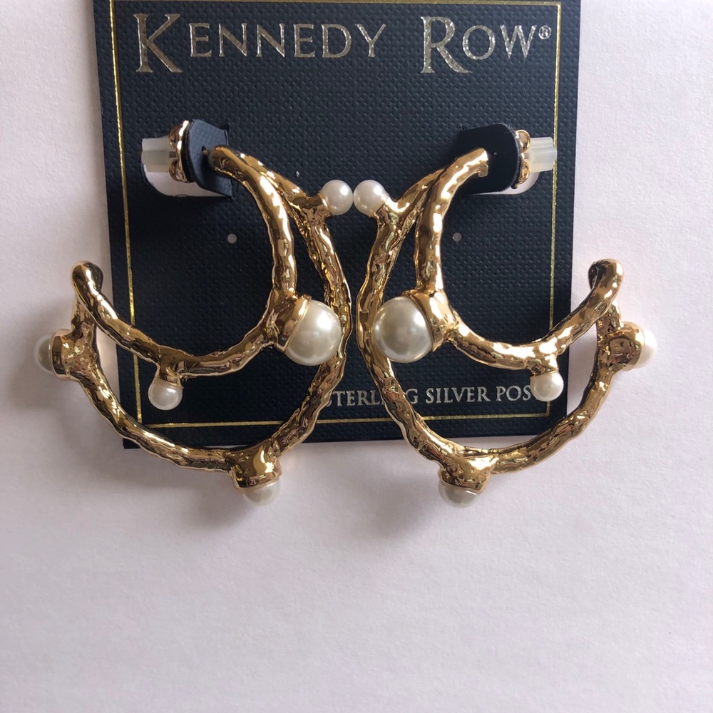 New well made gold pierced earrings- pearl accent